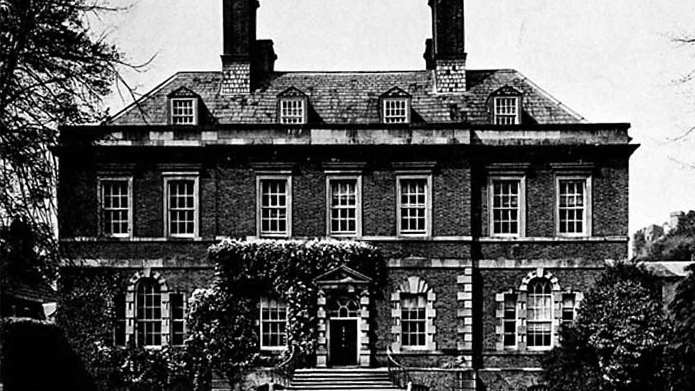 Facade Black & White